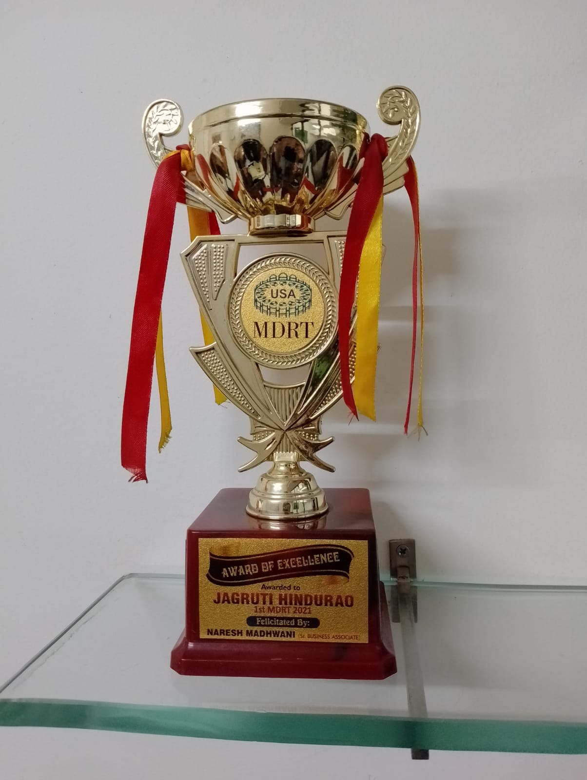 FIRST LADY ADVISOR – EARLY MDRT 2023, FELICITATED BY MR. NARESH MADHWANI